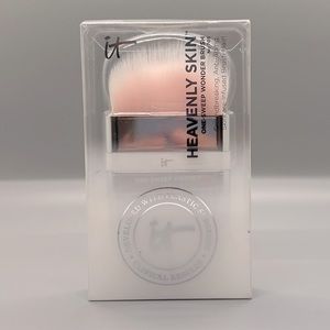 It Cosmetics Heavenly Skin One Sweep Wonder Brush NWT